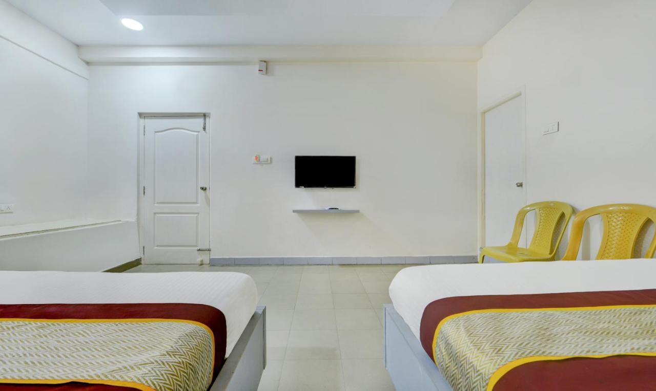 Hotel Salbala - Near Airport チェンナイ エクステリア 写真