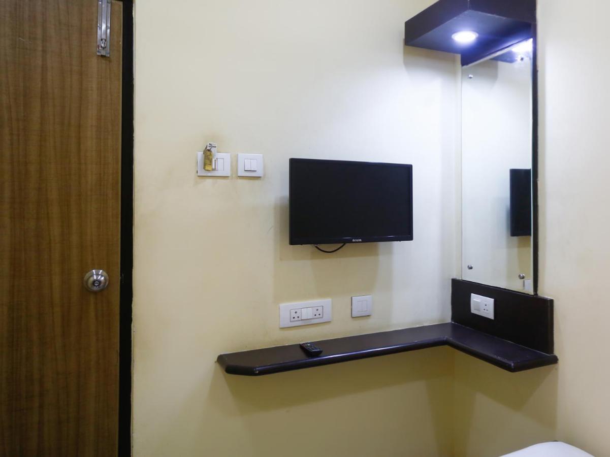 Hotel Salbala - Near Airport チェンナイ エクステリア 写真